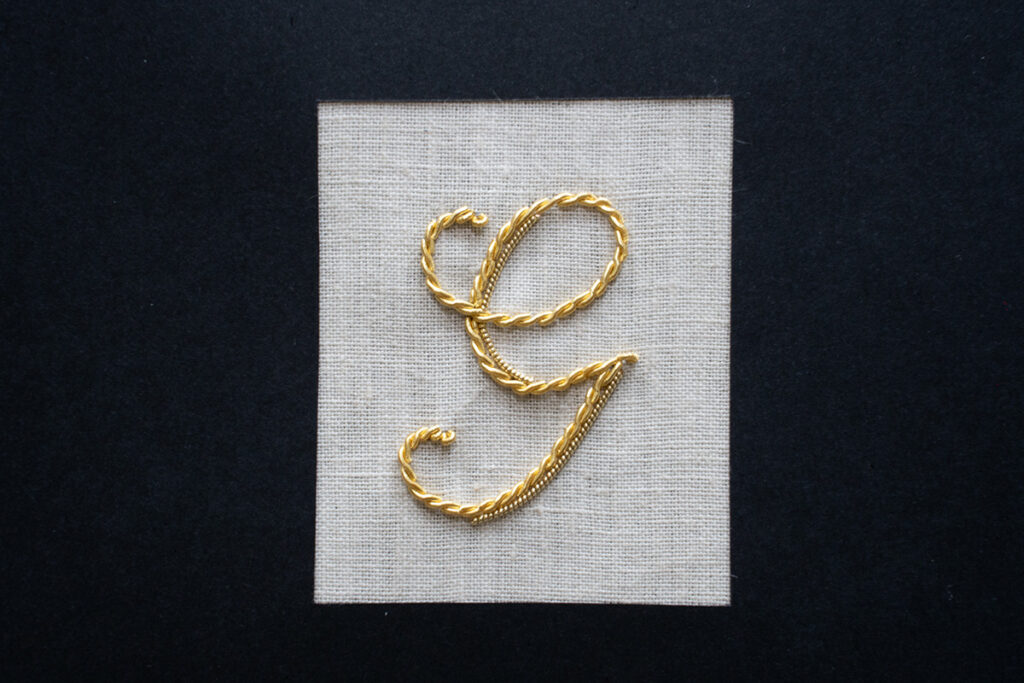 Broderie au fil d'or débutant