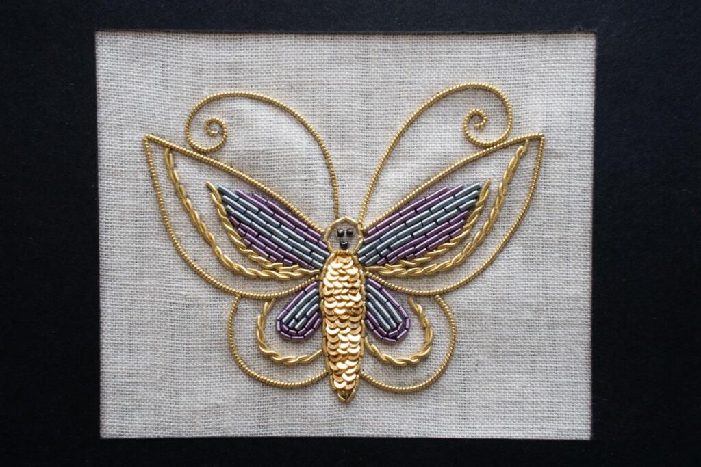 Modèle du stage broderie or niveau 1 représentant un papillon