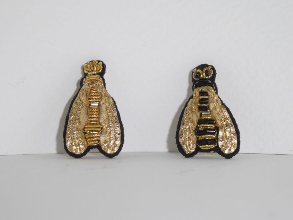 Broche "Abeille" or ou or et noire