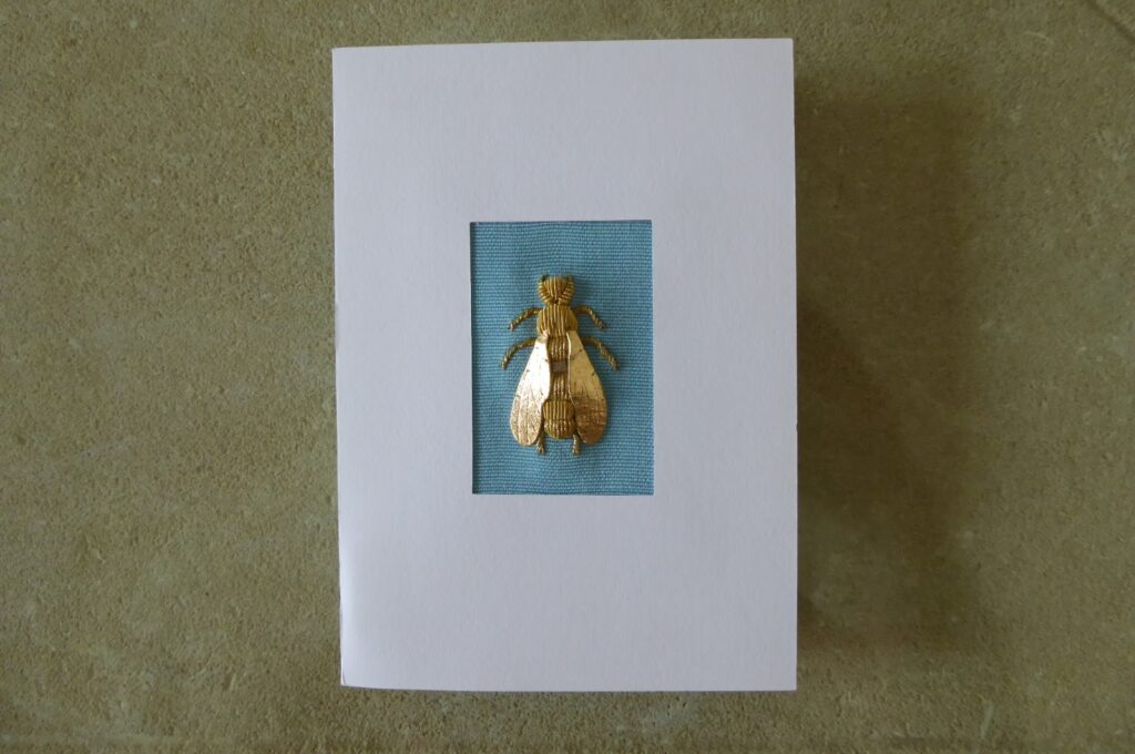 Carte brodée "L'Abeille Pierre Loti"