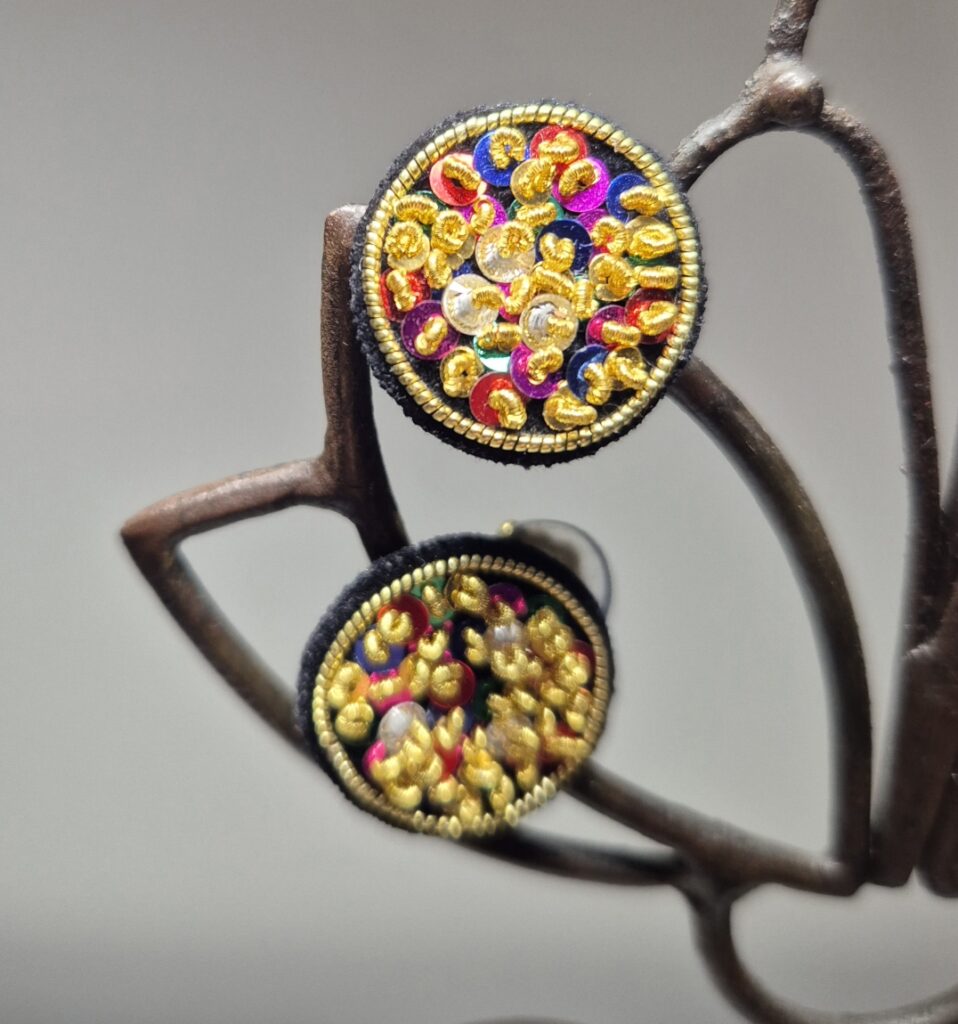 Paire de boucles d'oreilles "Constellation" brodée